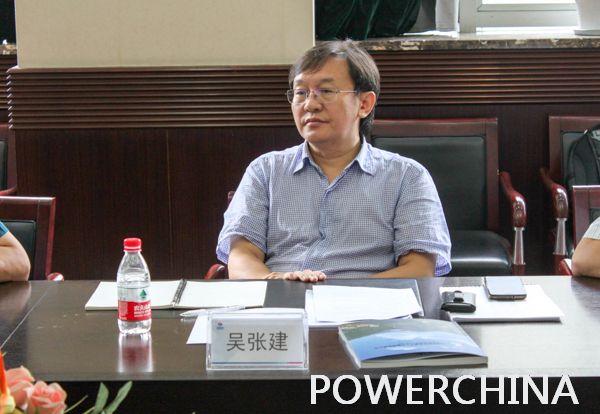 华科集团董事长_董事长办公室图片(2)