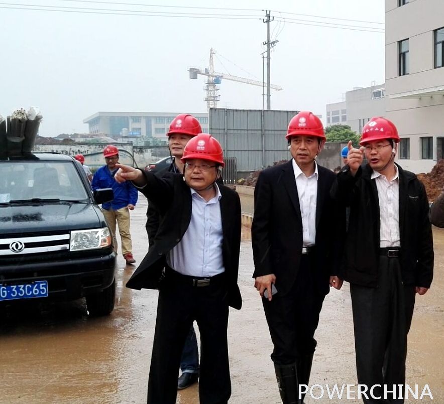 正文          4月21日,公司副总经理杨德臣到电建分局检查指导工作