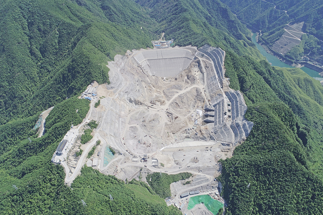 【重点报道】长龙山抽水蓄能电站上水库主坝填筑圆满完成